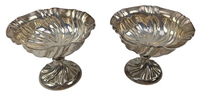 Lot 7 - PAIR OF EDWARDIAN SILVER HALLMARKED FOOTED BOWLS