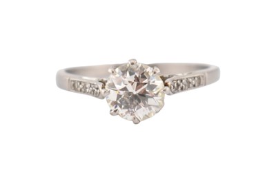 Lot 9 - ART DECO PLATINUM & DIAMOND SOLITAIRE RING