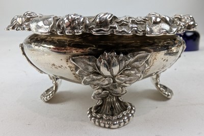 Lot 17 - PAIR OF GEORGE IV HALLMARKED SILVER & BLUE GLASS LINED TABLE SALTS