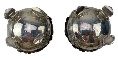 Lot 17 - PAIR OF GEORGE IV HALLMARKED SILVER & BLUE GLASS LINED TABLE SALTS