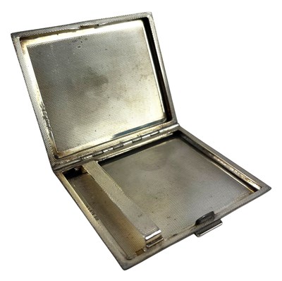 Lot 41 - 20TH CENTURY GEORGE V HALLMARKED SILVER CIGARETTE CASE