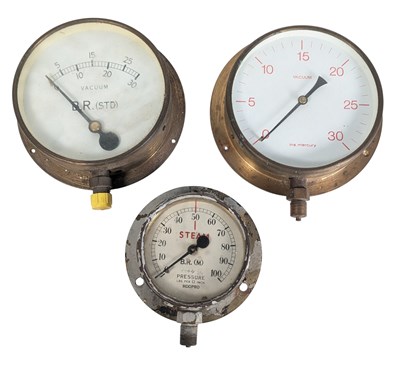 Lot 477 - RAILWAYANA - VINTAGE PRESSURE AND VACUUM GAUGE VALVES