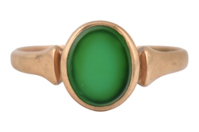 Lot 341 - HALLMARKED 9CT GOLD CHALCEDONY PANEL RING