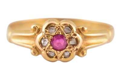Lot 3 - EARLY 20TH CENTURY HALLARKED 18CT GOLD RUBY & DIAMOND RING