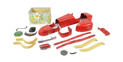 Lot 80 - MECCANO - VINTAGE MECCANO CONSTRUCTOR NO 2 RACE CAR PARTS