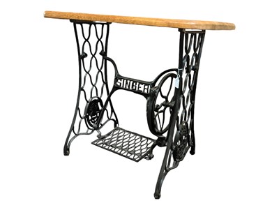 Lot 941 - VINTAGE 20TH CENTURY SINGER SEWING MACHINE TREADLE TABLE