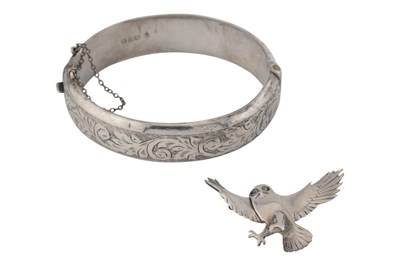 Lot 18 - HALLMARKED SILVER BANGLE & OWL BROOCH