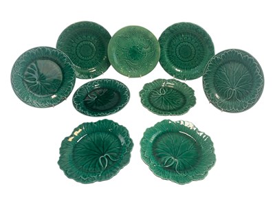 Lot 157 - WEDGWOOD DE ETRURIA & BARLASTON GREEN LEAF MAJOLICA PLATES