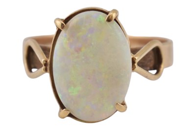 Lot 335 - 9CT GOLD & OPAL RING