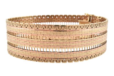 Lot 58 - 9CT GOLD BI-COLOUR FANCY LINK BRACELET