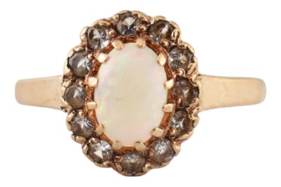 Lot 101 - HALLMARKED 9CT GOLD, OPAL & SPINEL CLUSTER RING