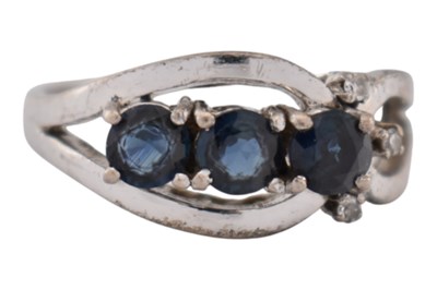 Lot 117 - 18CT WHITE GOLD & SAPPHIRE THREE STONE RING