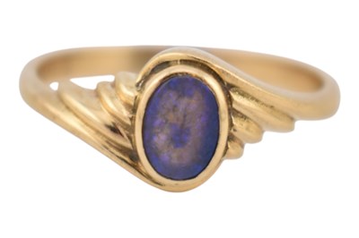 Lot 526 - 14CT GOLD & OPAL RING