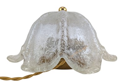 Lot 299 - BAROVIER & TOSO, MURANO - ITALIAN MID CENTURY HAND BLOWN ICE GLASS TABLE LAMP