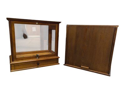 Lot 553 - EARLY 20TH CENTURY OAK TABLE TOP DISPLAY CABINET BY HARRIS & CO T/W ANOTHER