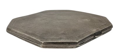 Lot 87 - 20TH CENTURY GEORGE VI ART DECO HALLMARKED SILVER COMPACT