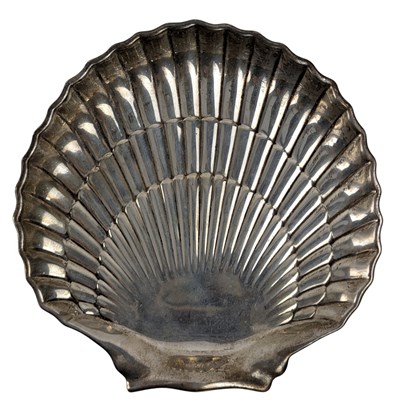 Lot 59 - GORHAM - AMERICAN STERLING SILVER SCALLOP SHELL DISH