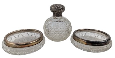 Lot 119 - THREE HALLMARKED SILVER & CUT GLASS ITEMS INCLUDING A VICTORIAN SCENT BOTTLE