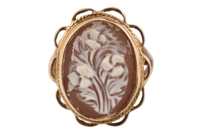 Lot 426 - 9CT GOLD CARVED SHELL CAMEO RING