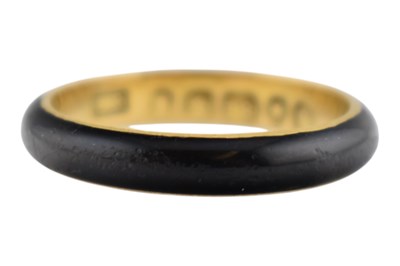 Lot 137 - GEORGE IV 18CT GOLD BALCK ENAMEL MOURNING BAND RING
