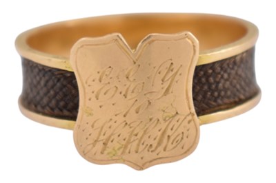 Lot 189 - 19TH CENTURY GOLD & HAIRWORK MOURNING RING