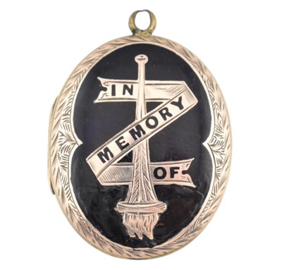 Lot 147 - 19TH CENTURY MOURNING LOCKET
