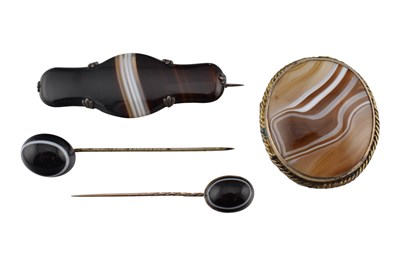 Lot 197 - ASSORTMENT OF BANGED AGAE STICK PINS & BROOCHES