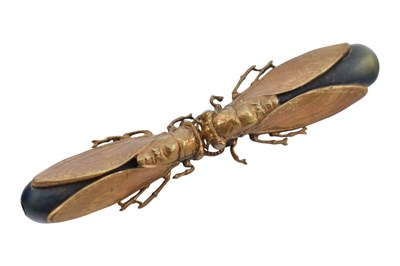 Lot 33 - ANTIQUE ART DECO CICADA CLOAK CLIP BUCKLE