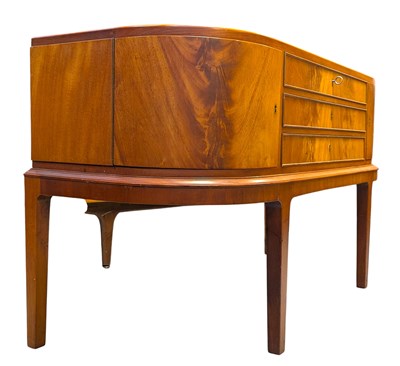 Lot 375 - RETRO 1970S AMERICAN WALNUT SIDEBOARD CREDENZA
