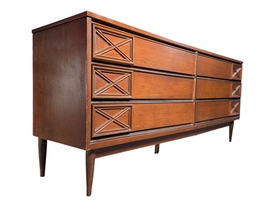 Lot 330 - BASSETT FURNITURE - MID CENTURY WALNUT SIDEBOARD / CHEST