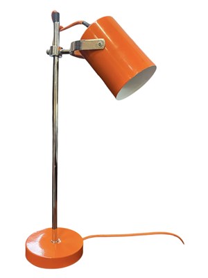 Lot 355 - SCANDINAVIAN RETRO 20TH CENTURY ORANGE & CHROME METAL DESK LAMP