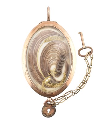 Lot 70 - 19TH CENTURY GOLD MOURNING HAIR LOCKET