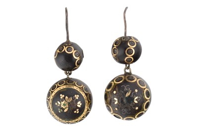 Lot 275 - 19TH CENTURY TORTOISESHELL PIQUE WORK DROP PENDANT EARRINGS