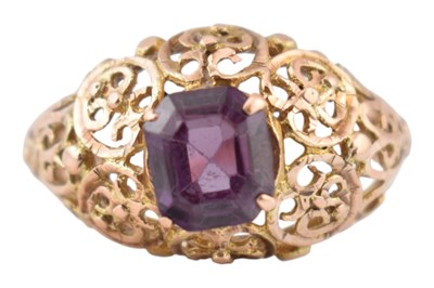 Lot 262 - GOLD & SYNTHETIC SAPPHIRE DOME RING