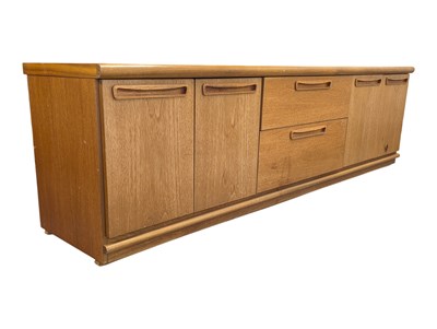 Lot 622 - MEREDEW FURNITURE - LARGE VINTAGE TEAK SIDEBOARD CREDENZA