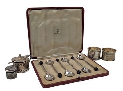 Lot 51 - CASED GEORGE V HALLMARKED SILVER COFFEE BEAN SPOONS BY MAPPIN & WEBB