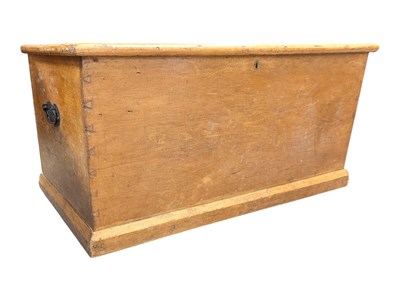 Lot 919 - 19TH CENTURY VICTORIAN PINE BLANKET BOX