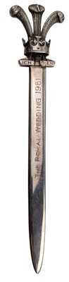 Lot 113 - TWO LATE 20TH CENTURY HALLMARKED SILVER LETTER OPENERS