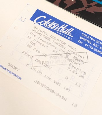 Lot 2 - MUSIC - CHUCK BERRY - AUTOGRAPH, PROGRAMME & LEAFLETS