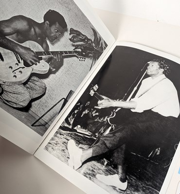 Lot 2 - MUSIC - CHUCK BERRY - AUTOGRAPH, PROGRAMME & LEAFLETS