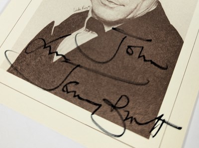 Lot 90 - SHERLOCK HOLMES - JEREMY BRETT SIGNED PHOTOGRAPH