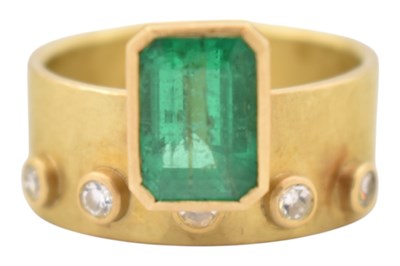 Lot 14 - CATHERINE MANNHEIM - 18CT GOLD & DIAMOND BAND RING