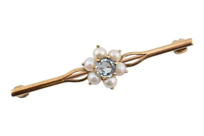 Lot 175 - HALLMARKED 9CT GOLD AQUAMARINE & PEARL BAR BROOCH PIN