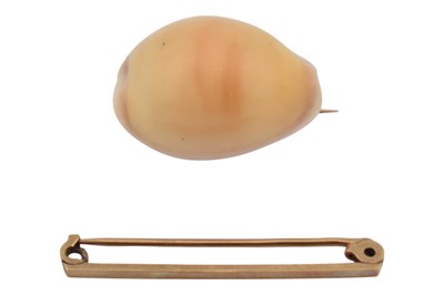 Lot 169 - 19TH CENTURY 9CT GOLD COWRIE SHELL BROOCH & 9CT GOLD BAR BROOCH