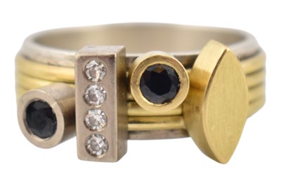 Lot 79 - CONTEMPORARY SAPPHIRE & DIAMOND RING