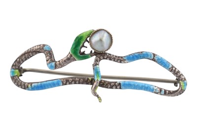 Lot 61 - EARLY 20TH CENTURY WHITE METAL ENAMEL SERPENT BROOCH PIN