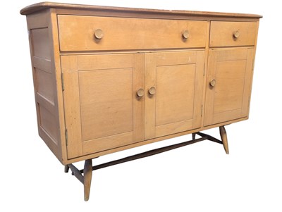 Lot 636 - LUCIAN ERCOLANI FOR ERCOL - MODEL 467 20TH CENTURY BEECH & ELM SIDEBOARD