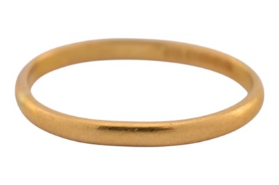 Lot 113 - HALLMARKED 22CT GOLD BAND RING