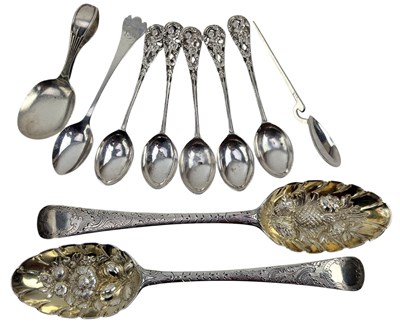 Lot 79 - PAIR OF GEORGE III IRISH HALLMARKED SILVER BERRY SPOONS & OTHER SILVER SPOONS
