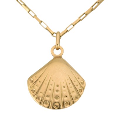 Lot 129 - ITALIAN 18CT GOLD SHELL PENDANT NECKLACE